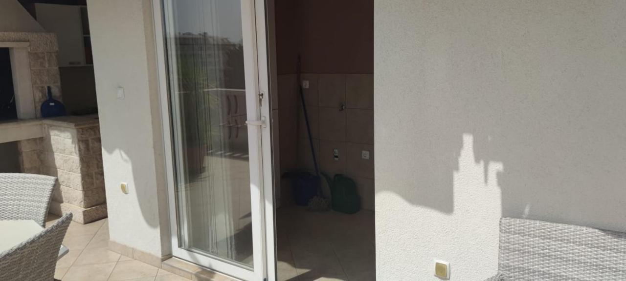 Happy Basset Terrace Apartment Makarska Exterior photo